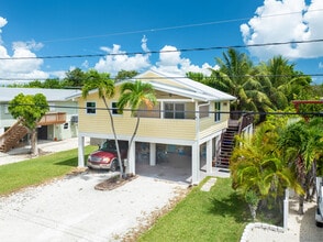 29283 Coconut Palm Dr in Big Pine Key, FL - Building Photo - Building Photo
