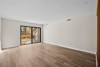 1522 Benjamin Pkwy in Greensboro, NC - Building Photo - Building Photo