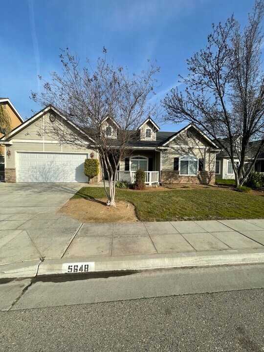 5648 W Millbrae Ave in Fresno, CA - Foto de edificio