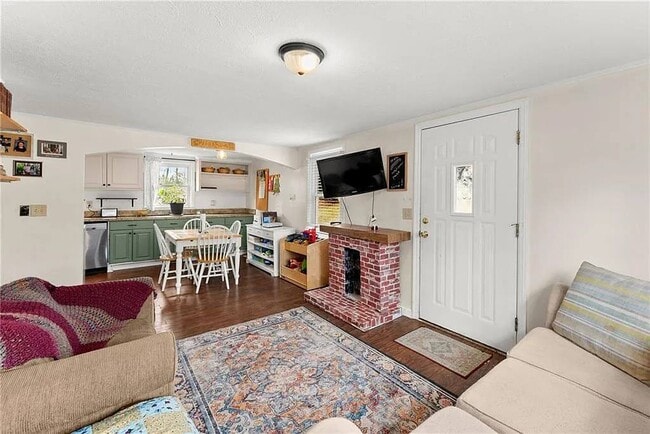 4726 Deer Creek Ct, Unit 2 in Flowery Branch, GA - Foto de edificio - Building Photo