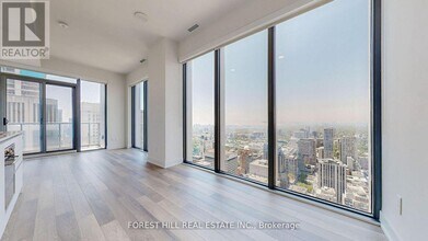 8-4708 Cumberland St in Toronto, ON - Building Photo - Building Photo