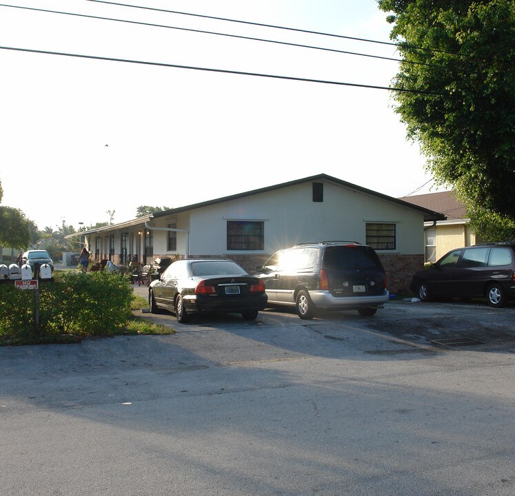 1530-1542 SW 44th Ave in Fort Lauderdale, FL - Building Photo