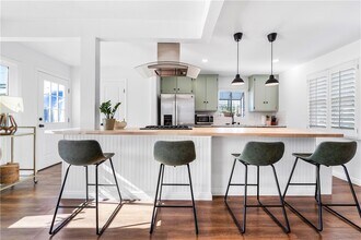 5052 Audrey Dr in Huntington Beach, CA - Foto de edificio - Building Photo