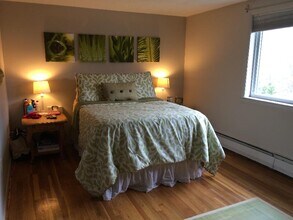 4 Albert Dr, Unit 11 in Woburn, MA - Foto de edificio - Building Photo