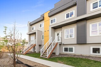 1631 Hammond Cres NW in Edmonton, AB - Building Photo - Building Photo