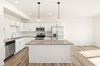 145 Sweetwater Ln in North Liberty, IA - Building Photo - Building Photo