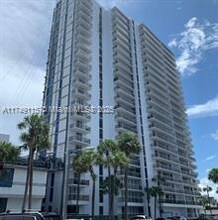 3701 N Country Club Dr, Unit # 505 in Aventura, FL - Building Photo - Building Photo