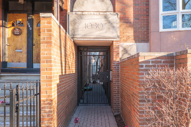 1030 W Wrightwood Ave in Chicago, IL - Building Photo - Building Photo