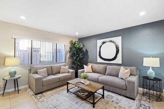 7339 E Northland Dr in Scottsdale, AZ - Foto de edificio - Building Photo