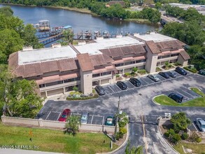 1307 River Hills Cir E in Jacksonville, FL - Building Photo - Building Photo