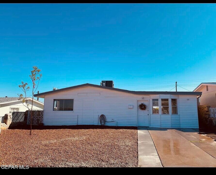 3604 Thomason Ave in El Paso, TX - Building Photo