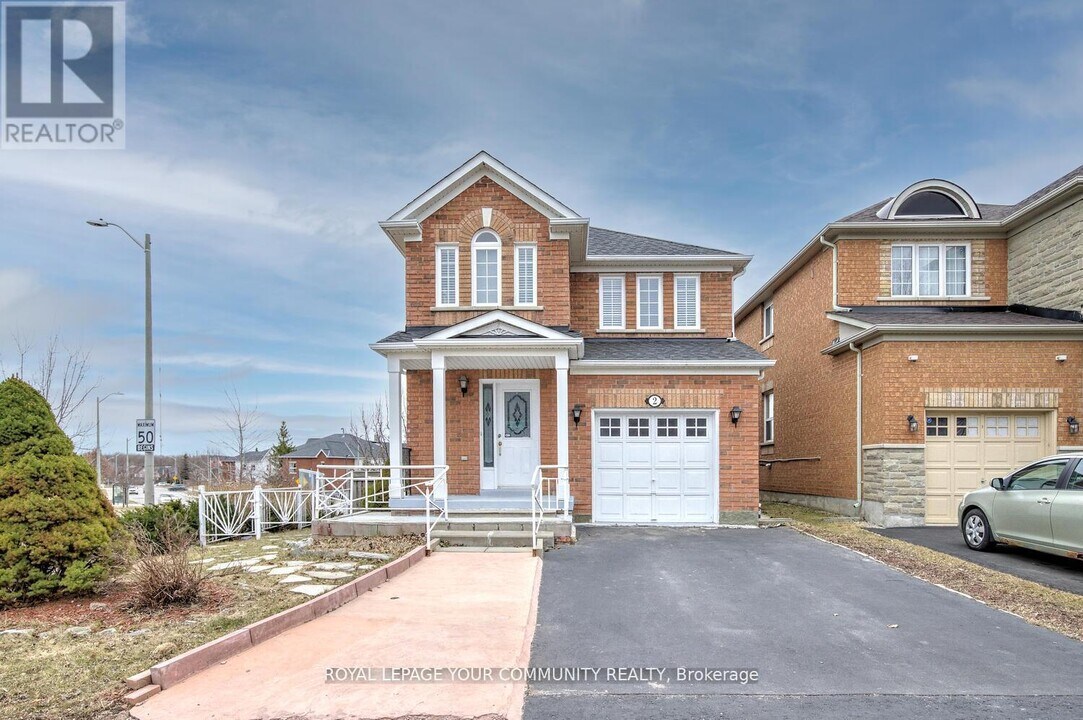 2 Bestview Crescent in Vaughan, ON - Building Photo