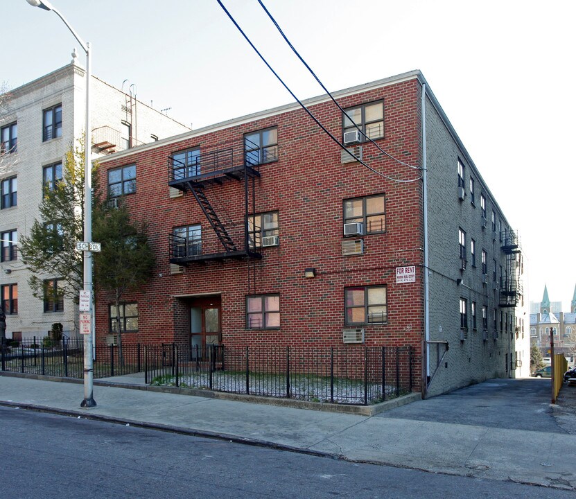 56 Locust Hill Ave in Yonkers, NY - Building Photo