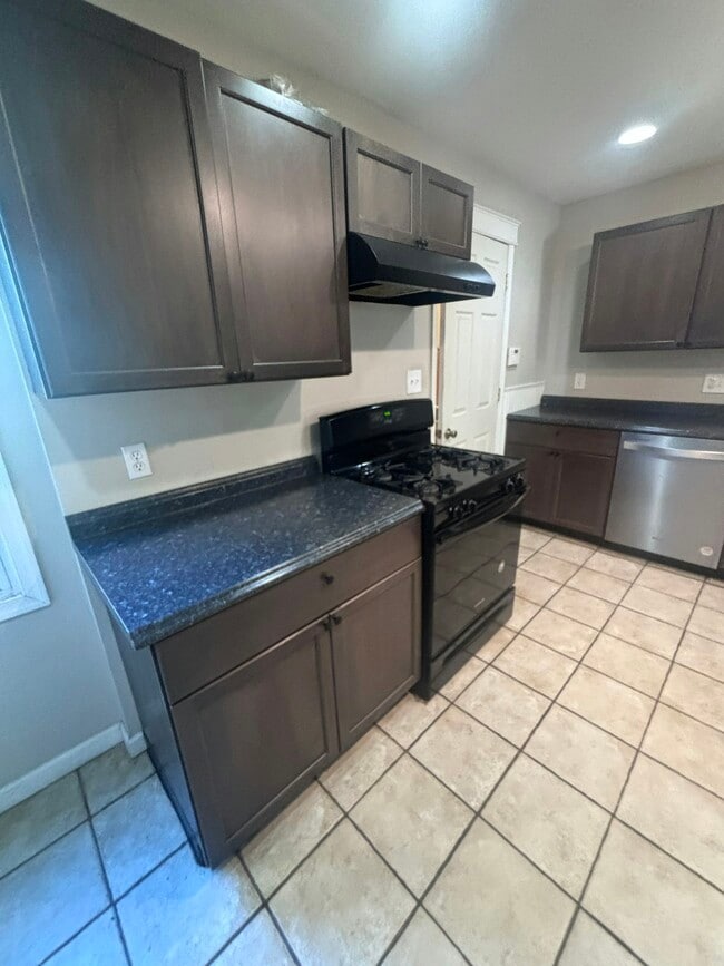 165 Sharpe St in Kingston, PA - Building Photo - Building Photo