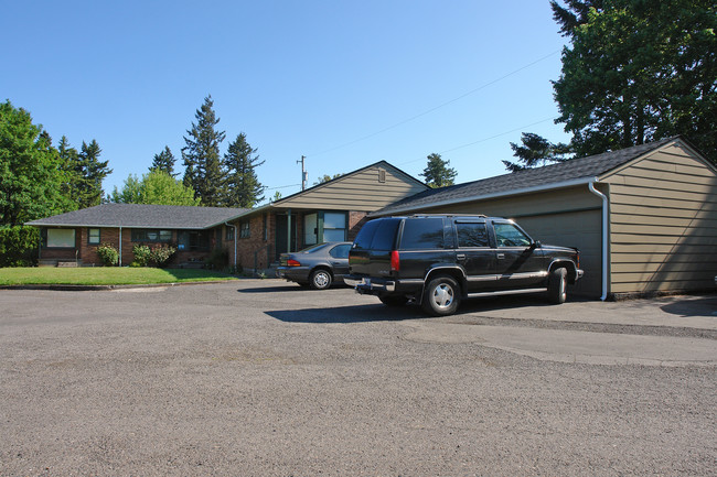 Pioneer Plaza Apartments in Portland, OR - Building Photo - Building Photo