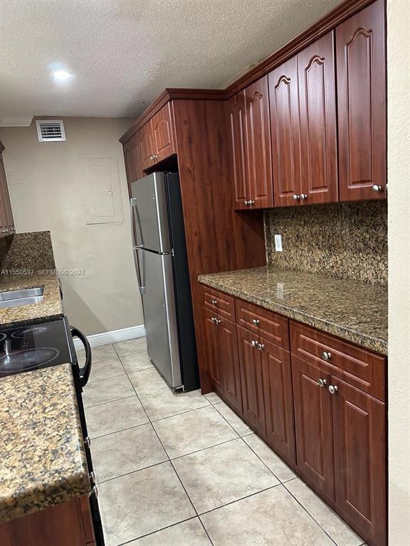 property at 4533 Treehouse Ln