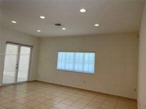 7861 NW 159th Terrace in Hialeah, FL - Building Photo - Building Photo