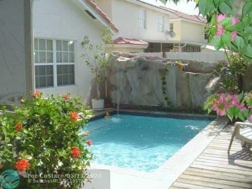 112 Gables Blvd in Weston, FL - Building Photo - Building Photo