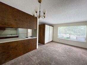 530 Burnett Ave N, Unit 7 in Renton, WA - Foto de edificio - Building Photo