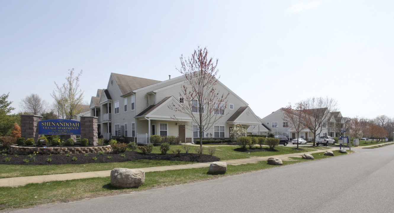 Shenandoah Village Apartments in Lakewood, NJ - Foto de edificio