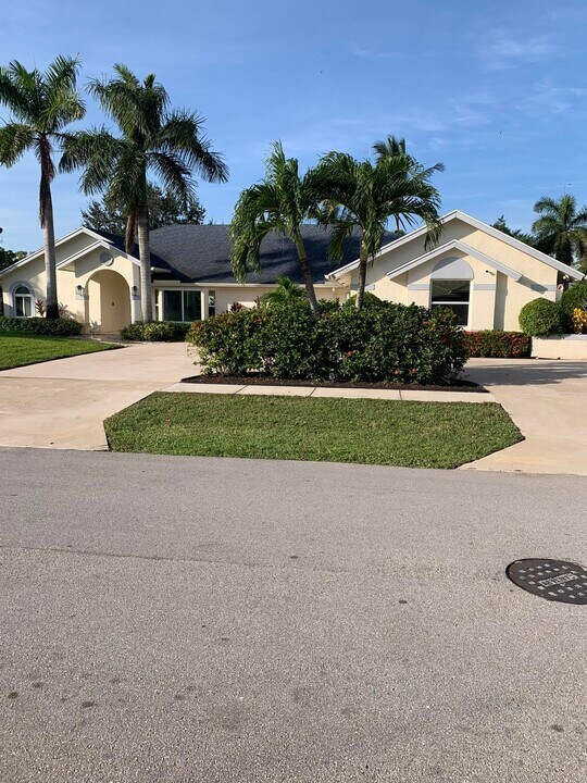 13544 Northumberland Cir in Wellington, FL - Foto de edificio