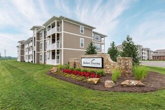 Burkart Crossing Apartments in Seymour, IN - Foto de edificio - Building Photo