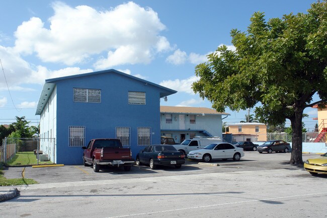 58 W 13th St in Hialeah, FL - Building Photo - Building Photo