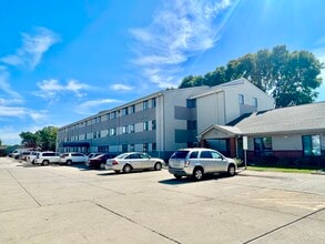 Maple Heights in Sioux City, IA - Building Photo - Building Photo