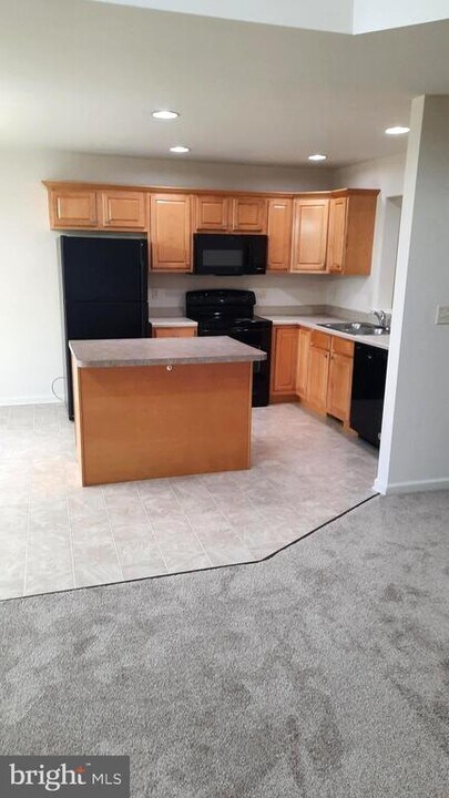 417 Mercury Dr in Mechanicsburg, PA - Building Photo