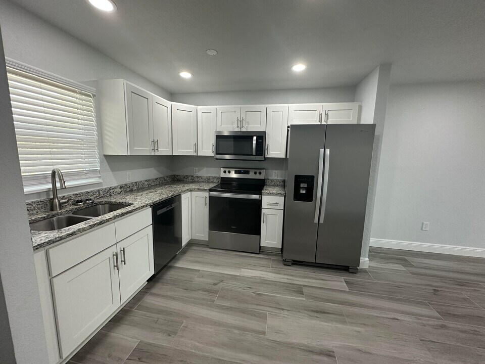 14506 Tamiami Trl in North Port, FL - Building Photo