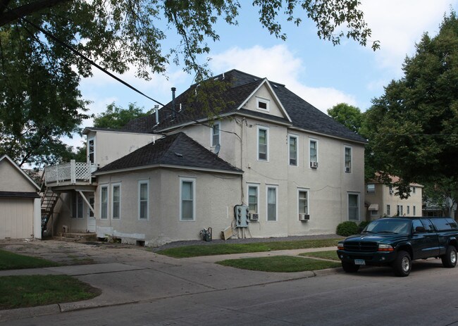 958 24th Ave NE in Minneapolis, MN - Foto de edificio - Building Photo