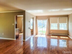 2C Aaron Burr Ct in Monroe Township, NJ - Building Photo - Building Photo