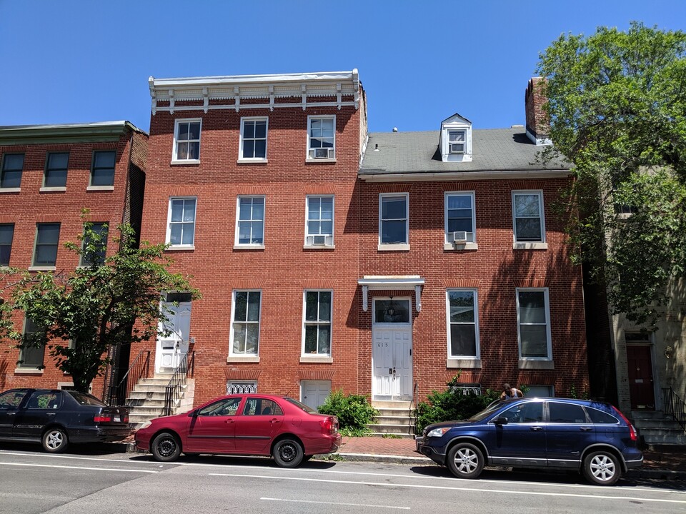 615 N Paca St in Baltimore, MD - Building Photo