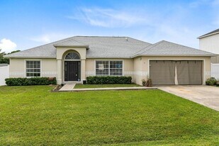 12 Sawfish Ln in Kissimmee, FL - Building Photo