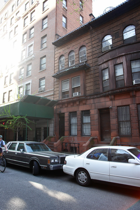 316 W 85th St in New York, NY - Building Photo