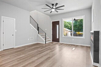 569 Middle St SW, Unit Entire Home in Atlanta, GA - Building Photo - Building Photo