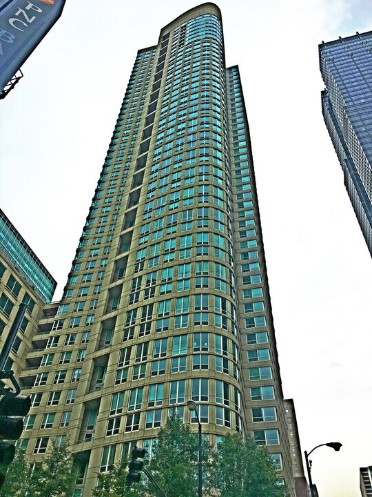 345 N LaSalle St in Chicago, IL - Building Photo