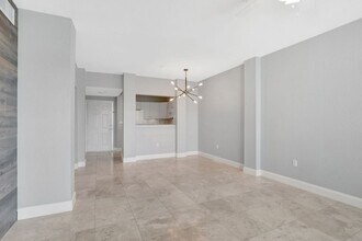 23660 Walden Center Dr in Bonita Springs, FL - Building Photo - Building Photo
