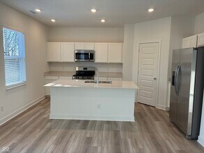 2835 Woods Edge Dr in Greenwood, IN - Building Photo - Building Photo