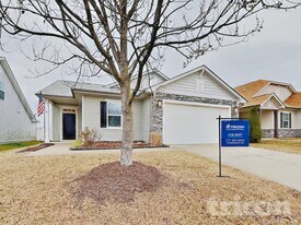 932 Avondale Dr in Clayton, NC - Building Photo