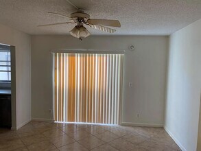 3060 Riverside Dr in Coral Springs, FL - Foto de edificio - Building Photo