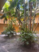 17901 NW 68th Ave in Hialeah, FL - Building Photo - Building Photo