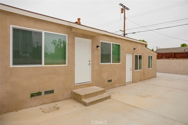 property at 6250 Vineland Ave
