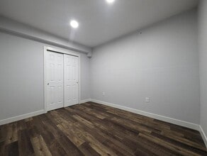 413 Jefferson St in Pella, IA - Foto de edificio - Building Photo