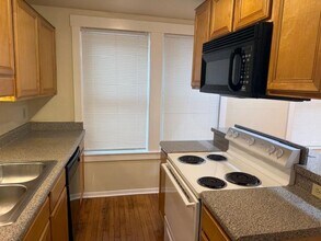 400 W Lynwood Ave in San Antonio, TX - Building Photo - Building Photo