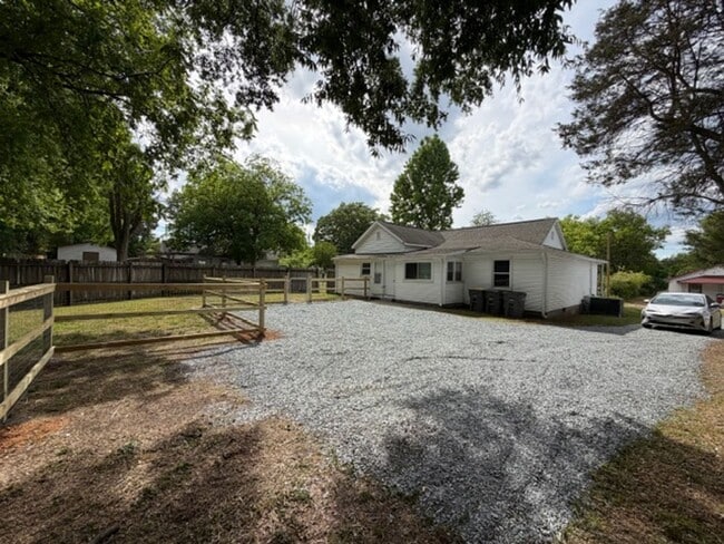 615 Leonard Ave in Kannapolis, NC - Building Photo - Building Photo