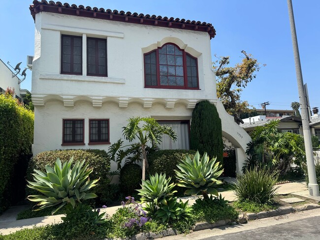 property at 1323-1325 N Mansfield Ave