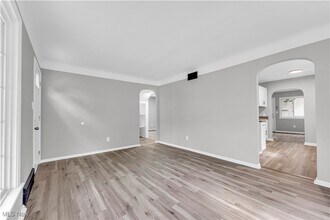 13338 Bennington Ave in Cleveland, OH - Foto de edificio - Building Photo