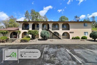 300 Boulder Creek Dr, Redding, CA 96003 in Redding, CA - Foto de edificio - Interior Photo