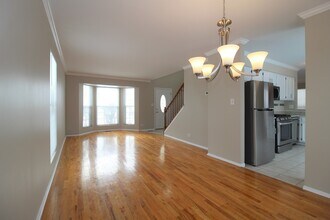 4 Hummingbird Ct in Streamwood, IL - Building Photo - Building Photo
